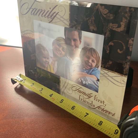 Nice “Family First, Friends Forever” Picture Frame - Picture 3 of 9